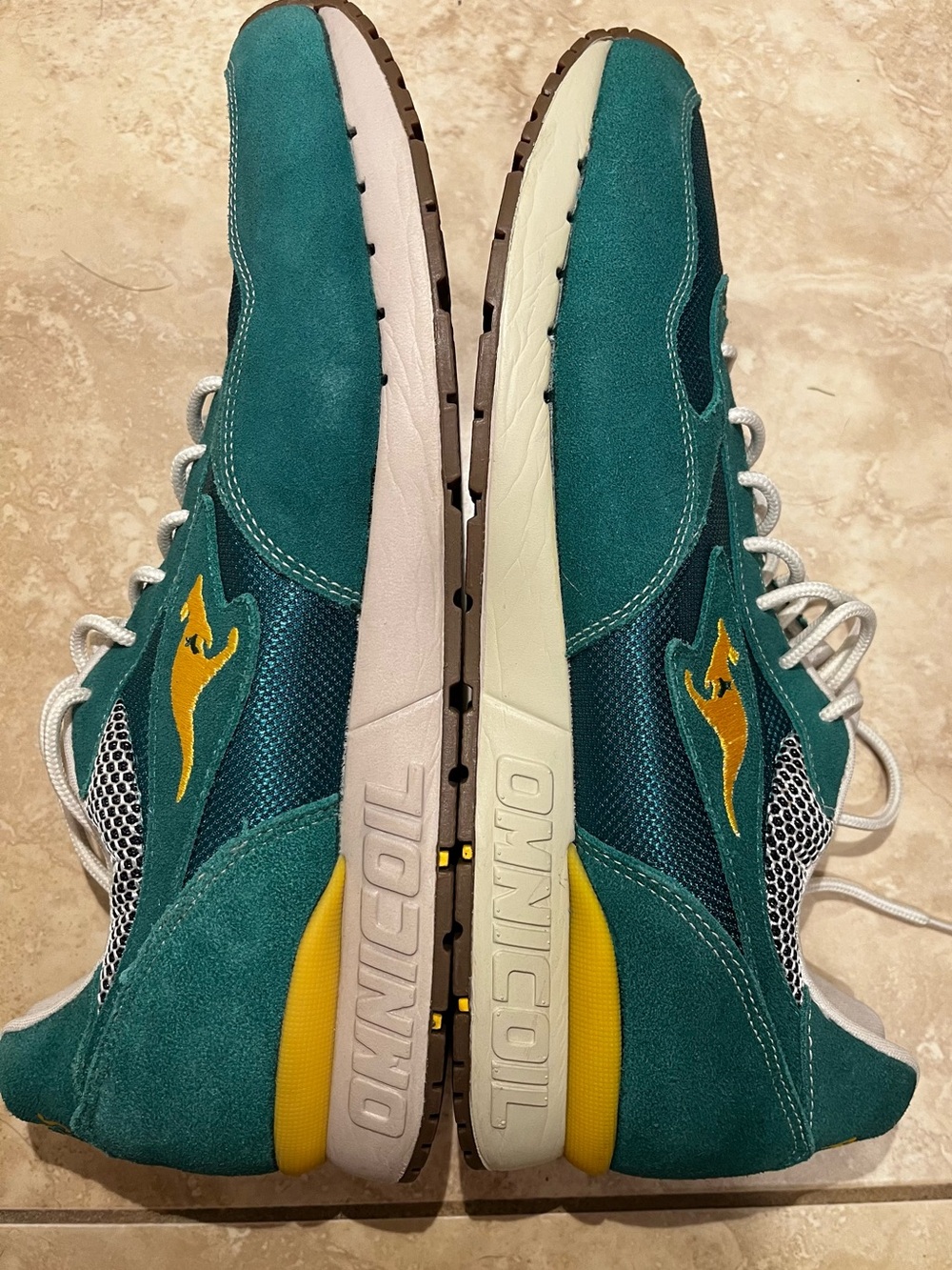 Vintage kangaROOS Green Omnicoil Sneakers with Yellow Logo Accents. Size 12